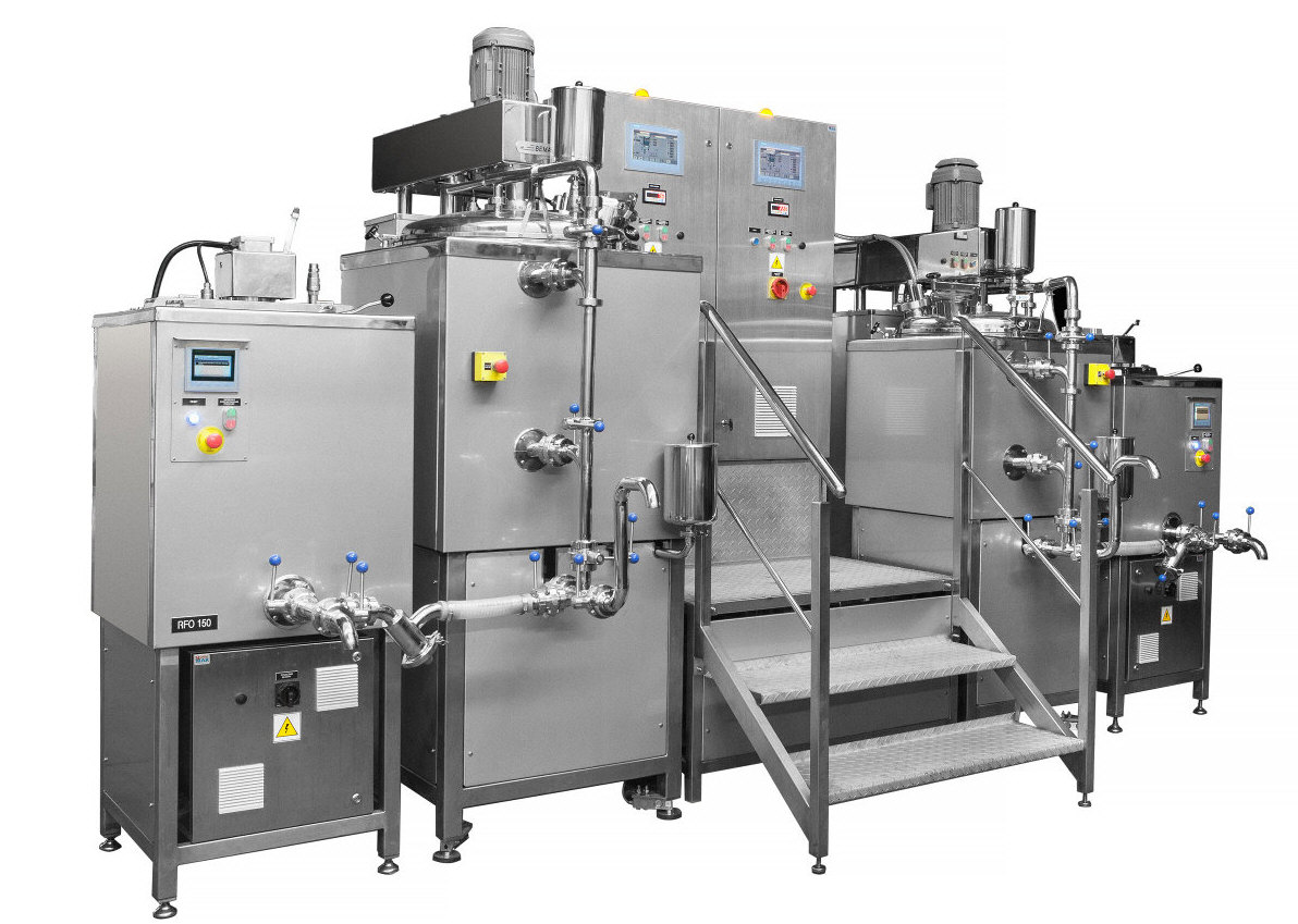 drobné doplnky z kovu a plastu